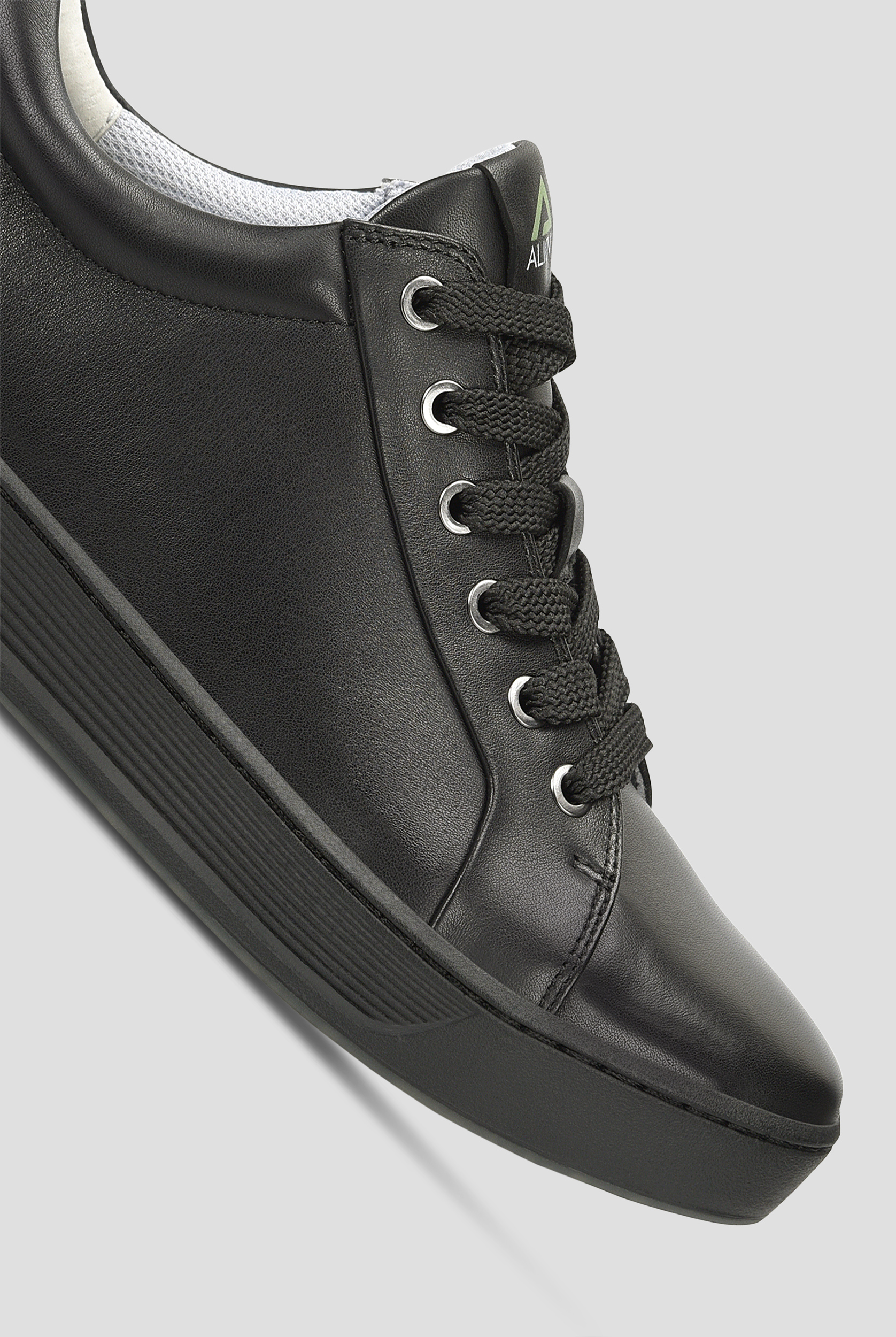 Zapatos antideslizantes Align&trade; Tannon con cordones para hombre