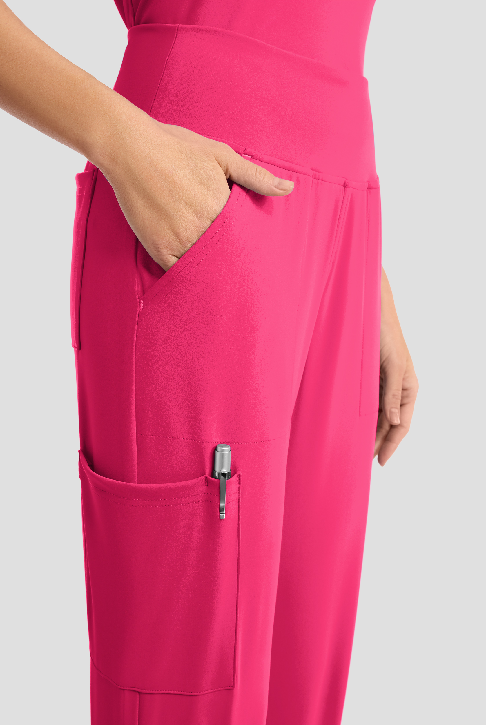 Pantal&oacute;n m&eacute;dico Cherokee Achieve STRETCH estilo cargo jogger con 5 bolsillos para mujer