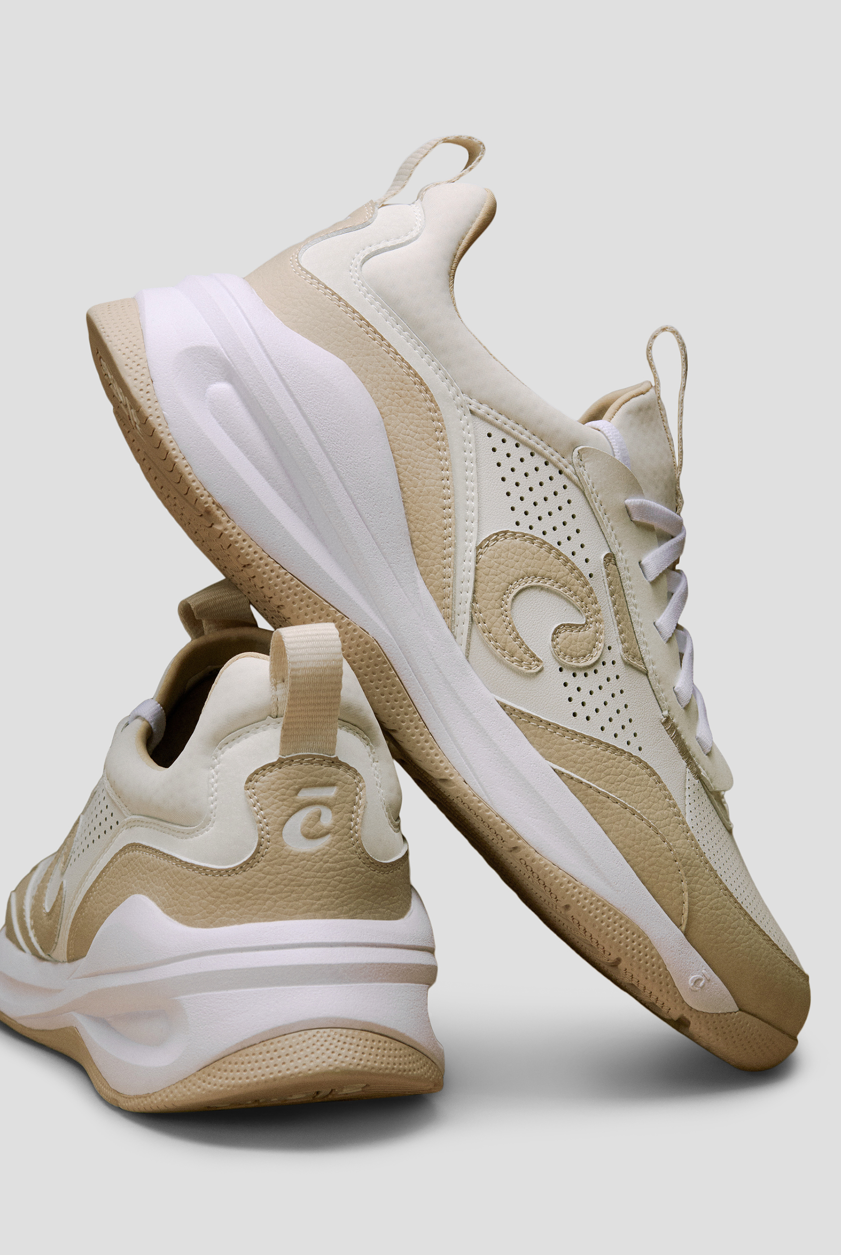 Clove Women's Strada White / Vintage Tan Athletic Lace up Shoe