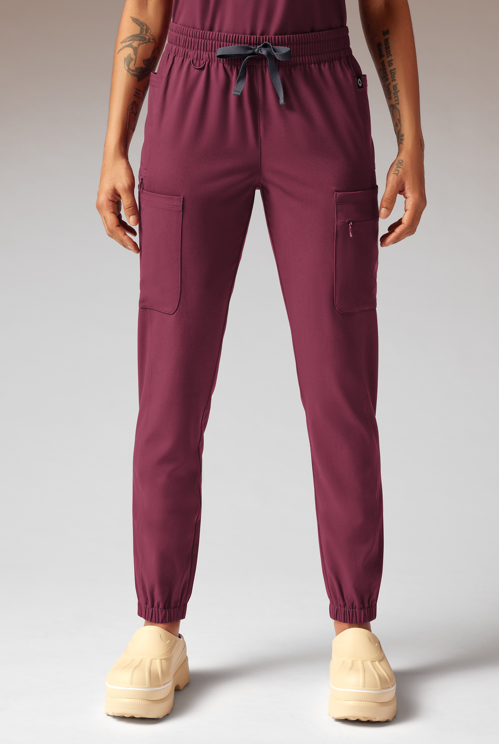 Hypothesis Cache Women&rsquo;s 6-Pocket Jogger Scrub Pant