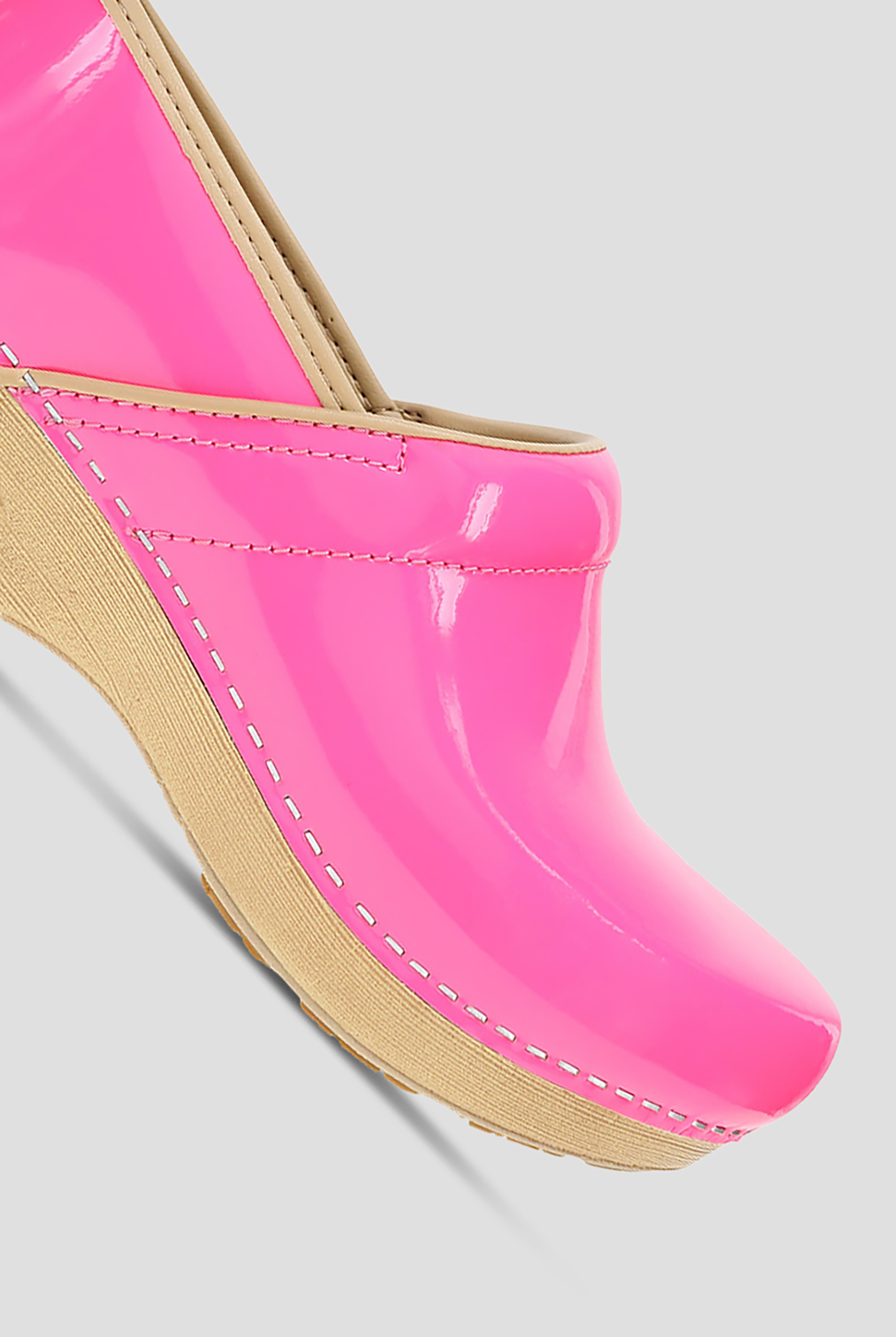 Zuecos antideslizantes Dansko XP 2.0 Pink Neon de charol para mujer