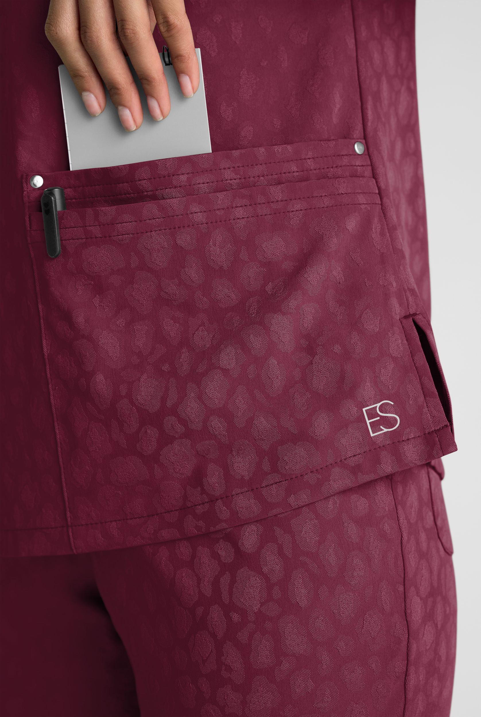 Blusa m&eacute;dica Easy STRETCH Jacquard Lina con cuello en V y 4 bolsillos para mujer