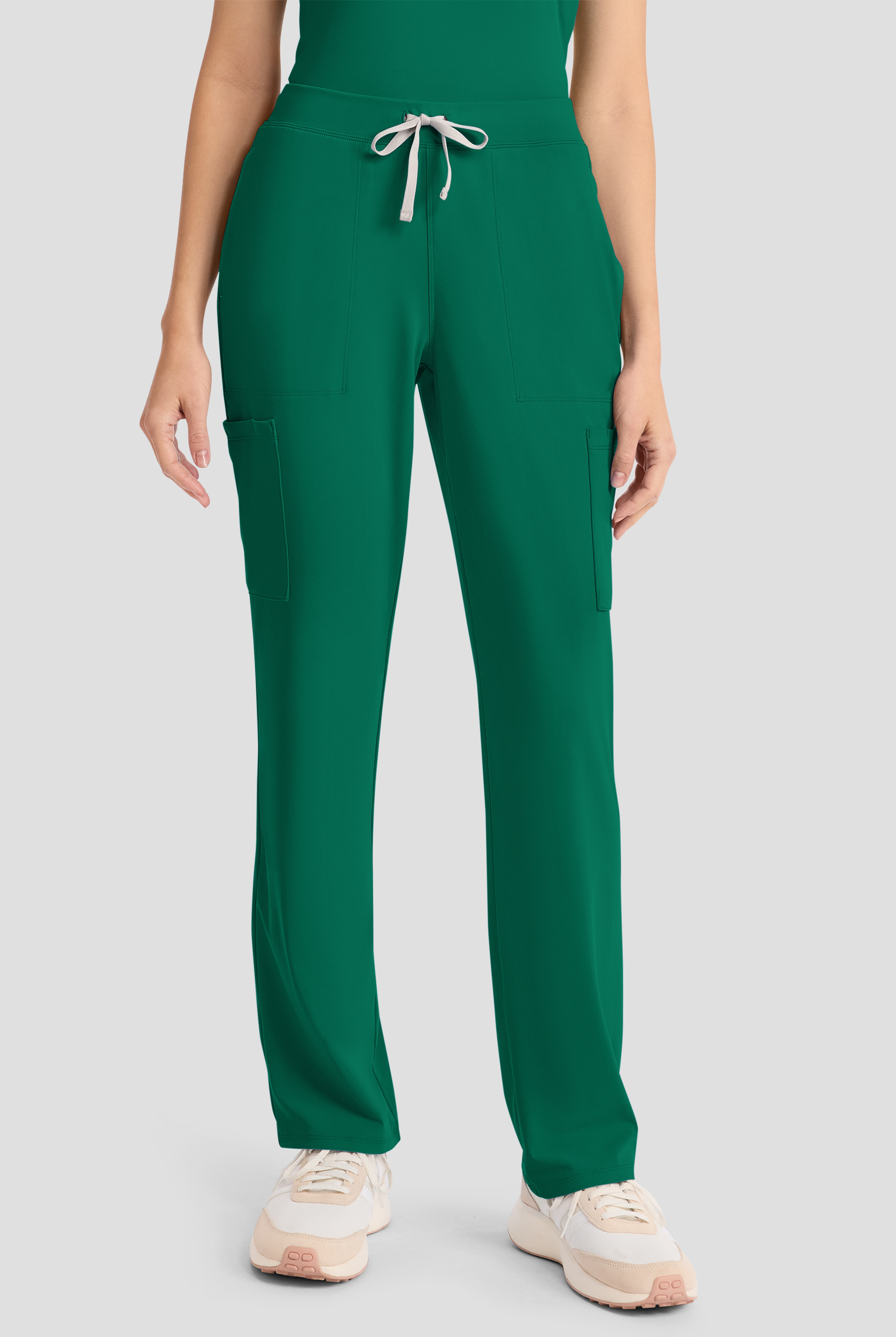 Pantal&oacute;n m&eacute;dico Cherokee Achieve STRETCH estilo cargo con frente plano y 5 bolsillos para mujer