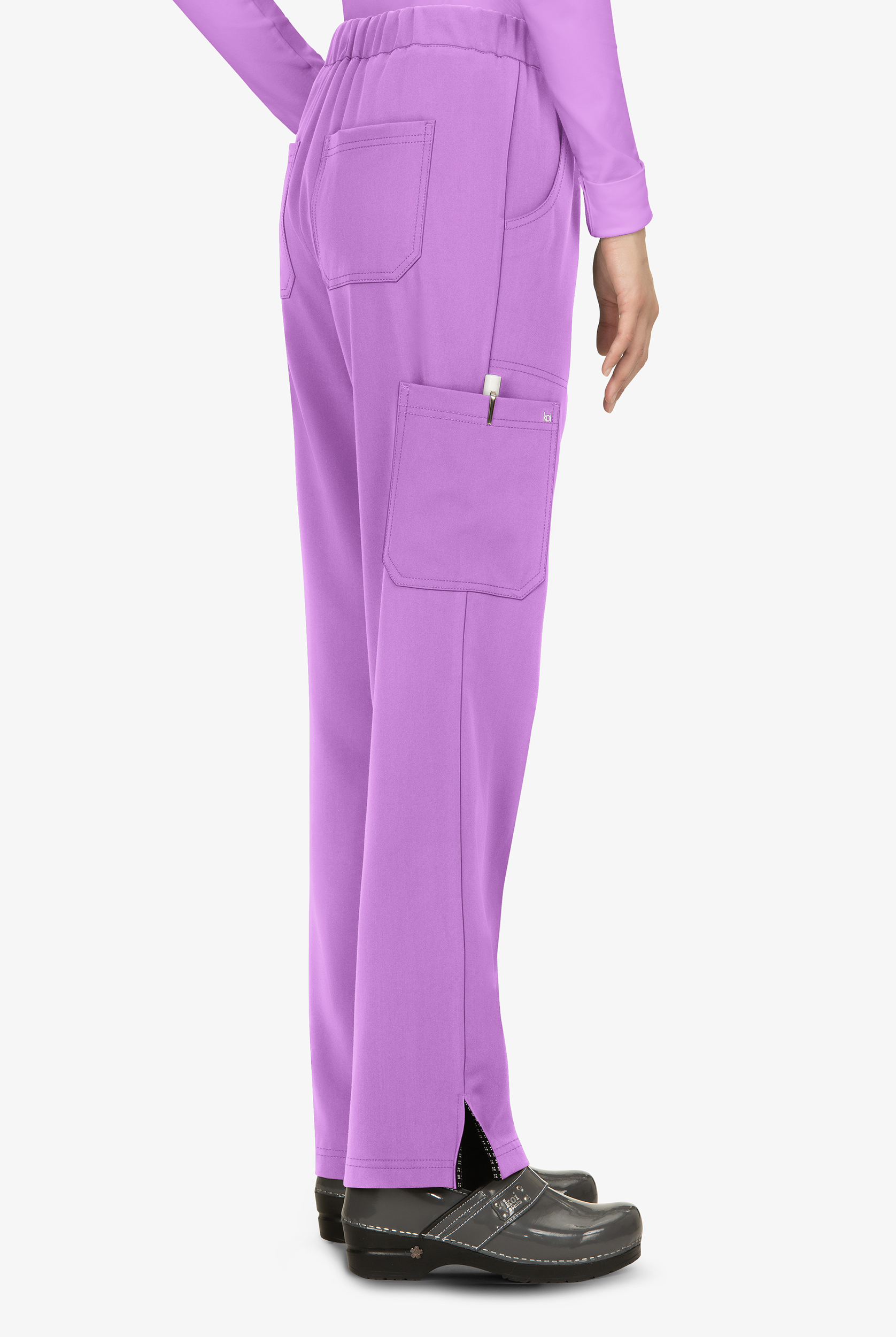 Pantal&oacute;n m&eacute;dico koi Next Gen Everyday Hero STRETCH estilo cargo con cord&oacute;n y 5 bolsillos para mujer